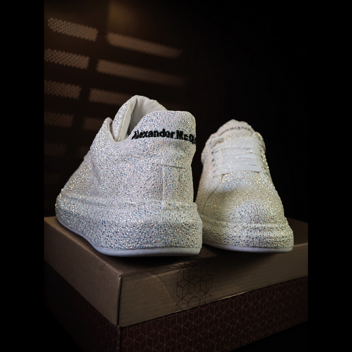 BRILLA A CADA PASO ✨ Las zapatillas que transforman cualquier outfit - Alexander McQueen